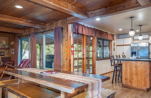 Wishon House | Wishon Retreat: Views BBQ HotTub BassLake Yosemite