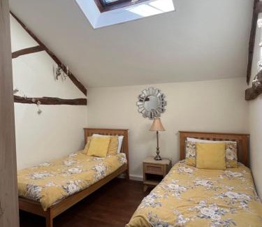 Bersac-sur-Rivalier House | Wisteria cottage
