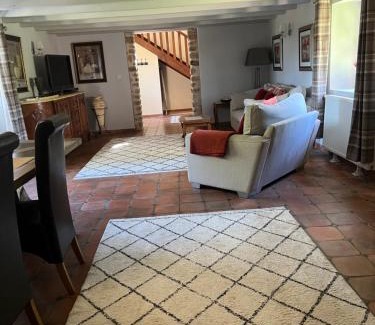 Bersac-sur-Rivalier House | Wisteria cottage