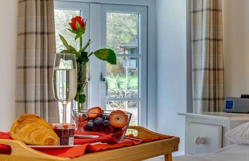 Ysbyty Ystwyth House | Wisteria Cottage - Bwthyn yr Ardd