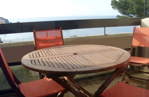 Collioure Apartment | WITH SEA VIEW. Air conditioning. Wifi. 5-minute walk to the creek.