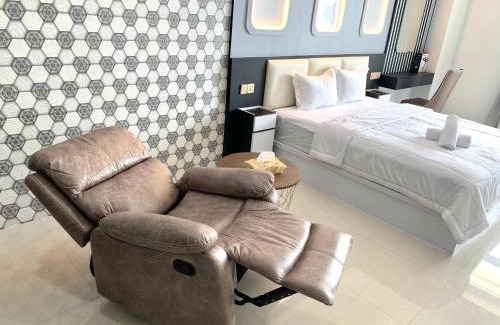 Lubuk Baja Apartment | Wiwi Formosa Residence Nagoya with Balcony-Spacious-Netflix