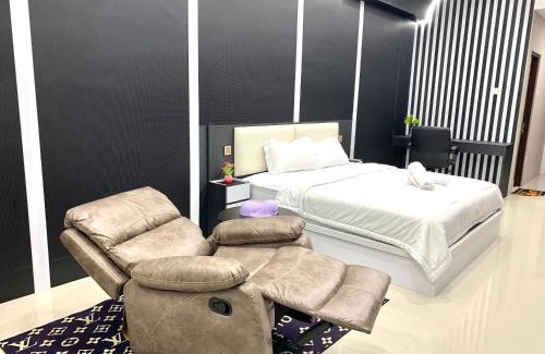 Lubuk Baja Apartment | Wiwi Formosa Residence Nagoya with balcony-Modern-Netflix