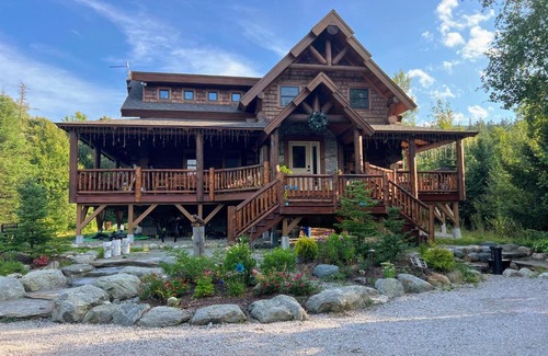Bretton Woods House | WML stunning log home in Bretton Woods, AC, 2-person Jacuzzi, indoor and outdoor fireplaces, & more!