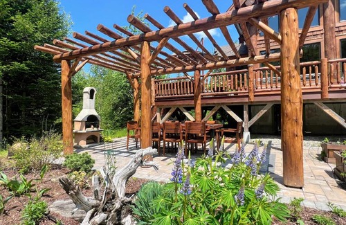 Bretton Woods House | WML stunning log home in Bretton Woods, AC, 2-person Jacuzzi, indoor and outdoor fireplaces, & more!