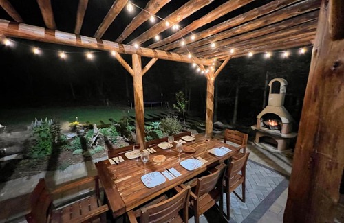 Bretton Woods House | WML stunning log home in Bretton Woods, AC, 2-person Jacuzzi, indoor and outdoor fireplaces, & more!