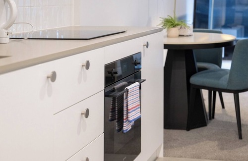 Phillip Apartment | Woden Comfortable 1-Bedroom Apartment with Parking