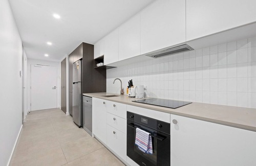 Phillip Apartment | Woden Comfortable 1-Bedroom Apartment with Parking