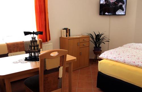 Neuhausen Apartment | Wohnen beim Kunsthandwerker