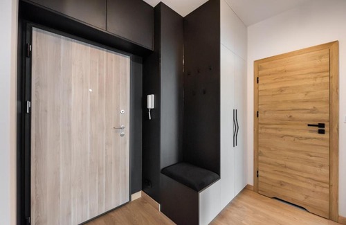 Powazki Apartment | Wola Skwer Sunny Apartment by BookingHost