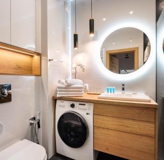 Powazki Apartment | Wola Skwer Sunny Apartment by BookingHost