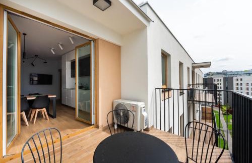 Powazki Apartment | Wola Skwer Sunny Apartment by BookingHost