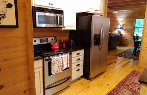 Wolf Laurel Cabin | Wolf Laurel Bee Mountain Retreat - Pet Friendly