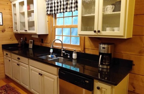 Wolf Laurel Cabin | Wolf Laurel Bee Mountain Retreat - Pet Friendly