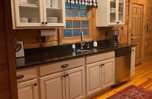 Wolf Laurel Cabin | Wolf Laurel Bee Mountain Retreat - Pet Friendly