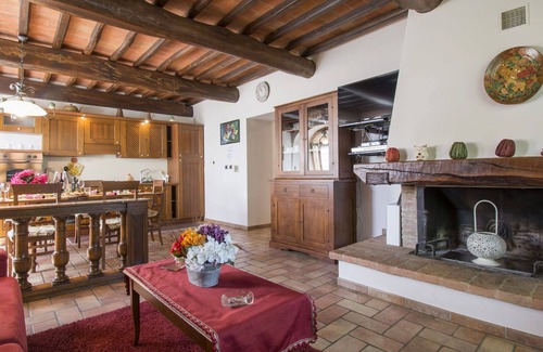 Oliveto House | Wonderful private villa for 6 guests with WIFI, private pool, hot tub, TV, patio and pets allowed