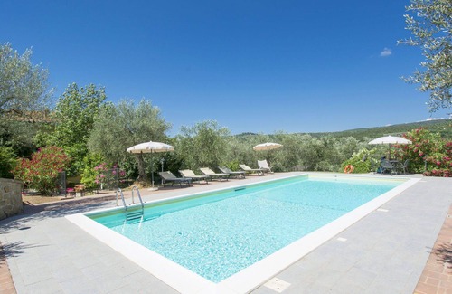 Oliveto House | Wonderful private villa for 6 guests with WIFI, private pool, hot tub, TV, patio and pets allowed
