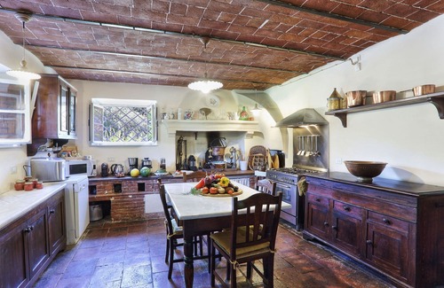 Lucca Villa | Wonderful villa for 20 guests with private pool, A/C, WIFI and TV, close to Lucca