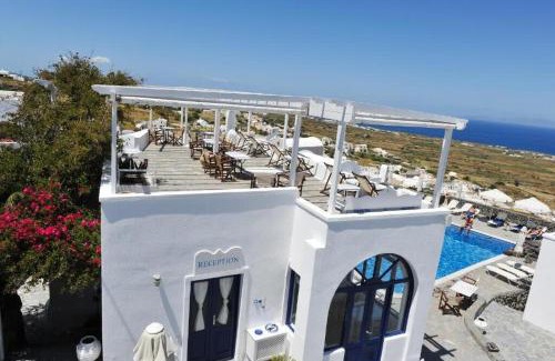 Finikia Hotel | Wonderful 1BR Suite Near Oia Naval Museum