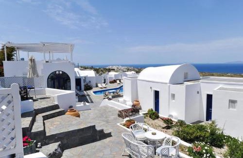 Finikia Hotel | Wonderful 1BR Suite Near Oia Naval Museum