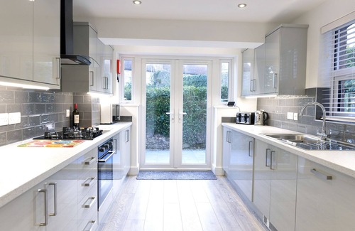 Eastbourne Cottage | Wonderful 2-bed cottage in the popular and ever pleasant Old Town area for 4