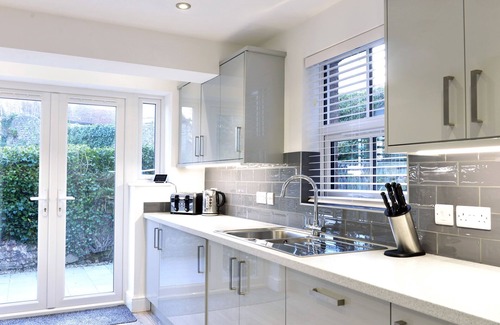 Eastbourne Cottage | Wonderful 2-bed cottage in the popular and ever pleasant Old Town area for 4