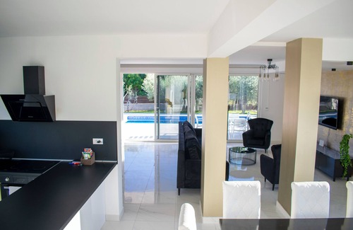 Rudine Villa | Wonderful 5-bedroom villa with swimming pool in Kaštel near Trogir and Split