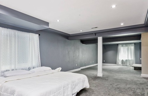 Aurora House | Wonderful 5-Bedroom Residence With Fireplace