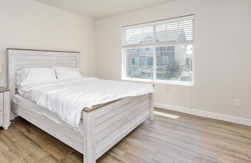 Aurora House | Wonderful 5-Bedroom Residence With Fireplace