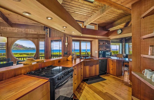 Hanalei House | Wonderful 6 Bedroom for 10 Hanalei Home. Beachfront!