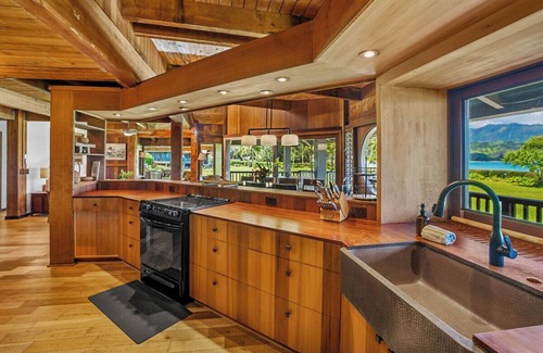 Hanalei House | Wonderful 6 Bedroom for 10 Hanalei Home. Beachfront!