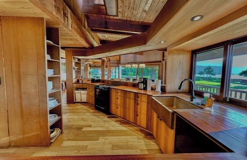 Hanalei House | Wonderful 6 Bedroom for 10 Hanalei Home. Beachfront!
