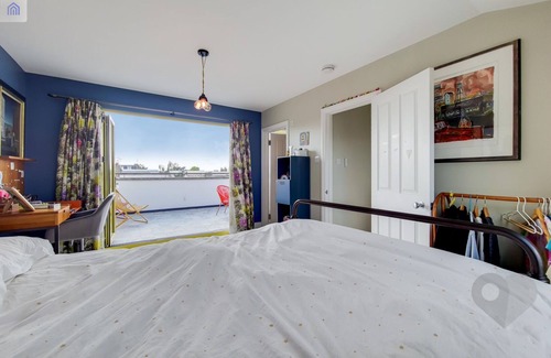 Wandsworth House | Wonderful 6 BR Family House with Terrace
