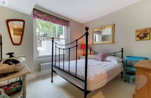 Wandsworth House | Wonderful 6 BR Family House with Terrace
