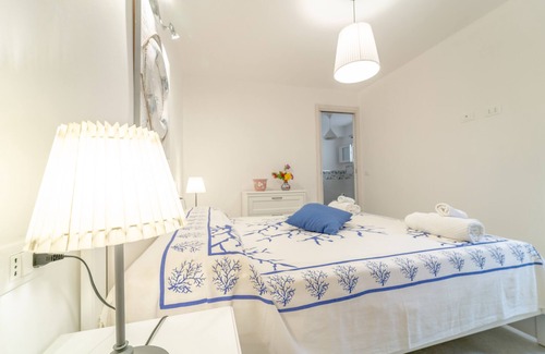 Ustica House | Wonderful apartment in Villa - ROSA