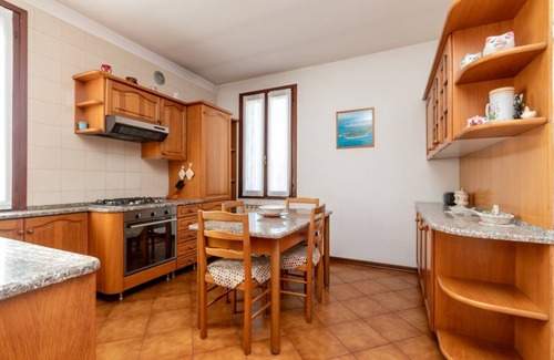 Marghera Apartment | Wonderful apartment of about 80 square meters, able to accommodate 5 people, located on the first floor of a villa without a lift (with internal and external steps).The property is located in the heart of Venice Mestre, in a quiet and well-served residen