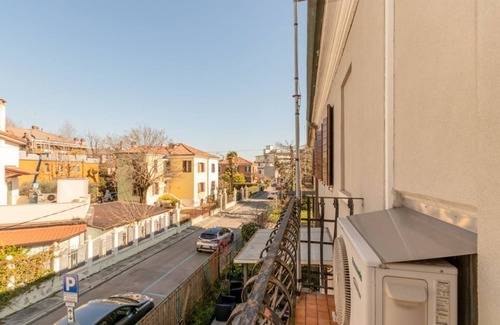 Marghera Apartment | Wonderful apartment of about 80 square meters, able to accommodate 5 people, located on the first floor of a villa without a lift (with internal and external steps).The property is located in the heart of Venice Mestre, in a quiet and well-served residen