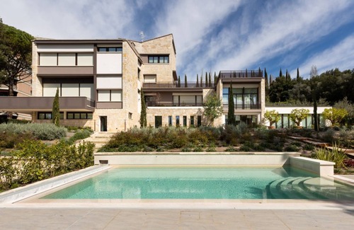 Perugia Apartment | Wonderful apartment that accommodates up to 4 people, on two levels and equipped with all comforts, including a large terrace overlooking the city and the hills. The accommodation is located in a modern condominium complex with a shared swimming pool and