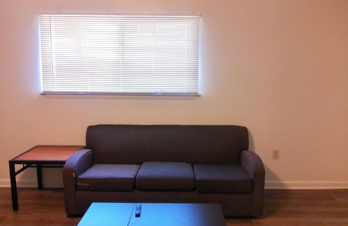 Kabrich Crescent Apartment | Wonderful Apartment in Hokie Nation!