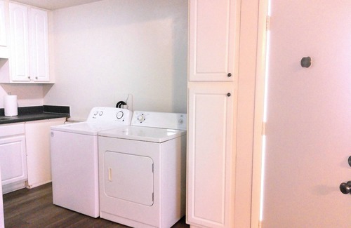 Kabrich Crescent Apartment | Wonderful Apartment in Hokie Nation!