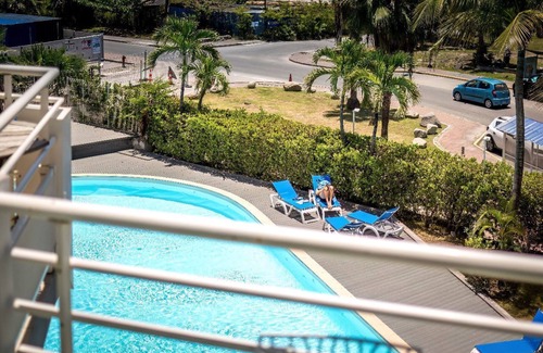 Marigot Apartment | Wonderful beachfront Condo with poolview in Marigot