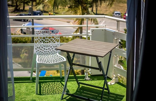 Marigot Apartment | Wonderful beachfront Condo with poolview in Marigot