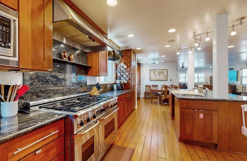 Carlsbad House | Wonderful Beachside House w/Private Hot Tub & Washer/Dryer, WiFi, & Firepit