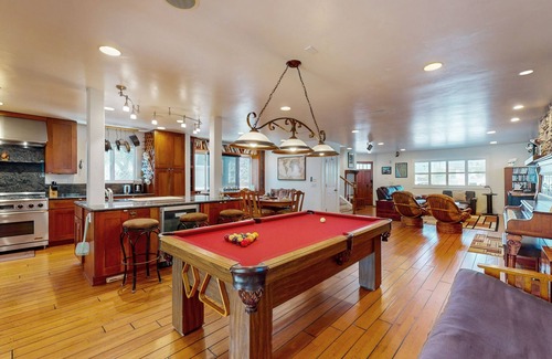 Carlsbad House | Wonderful Beachside House w/Private Hot Tub & Washer/Dryer, WiFi, & Firepit