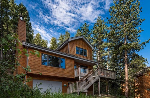 Aspen Brook House | Wonderful Cabin - Walk to RMNP & YMCA located in Beautiful Aspen Brook!
