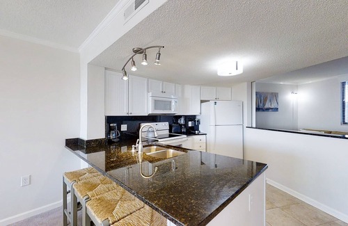Atlantic Beach Condo | Wonderful condo with private washer/dryer, balcony, and pool/tennis