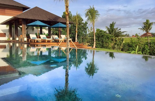 Batu Bolong Villa | Wonderful Estate of 5,900 sqm in Badung, Bali! (incl 12 pers)
