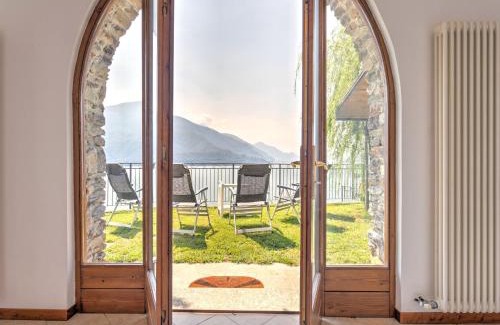 Gravedona Apartment | Wonderful flat with swimming pool, lift and garden