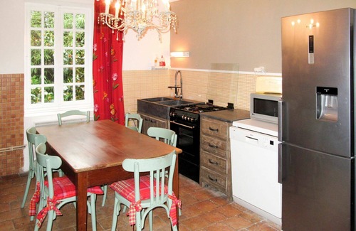 Saint-Sulpice-les-Feuilles House | Wonderful private villa with WIFI, private pool, hot tub, TV, patio, pets allowed and parking
