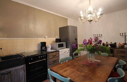 Saint-Sulpice-les-Feuilles House | Wonderful private villa with WIFI, private pool, hot tub, TV, patio, pets allowed and parking